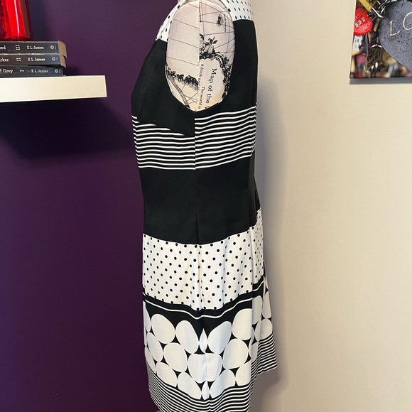 7 for $30 ALYX Black and White Sleeveless Dress - Picture 4 of 9